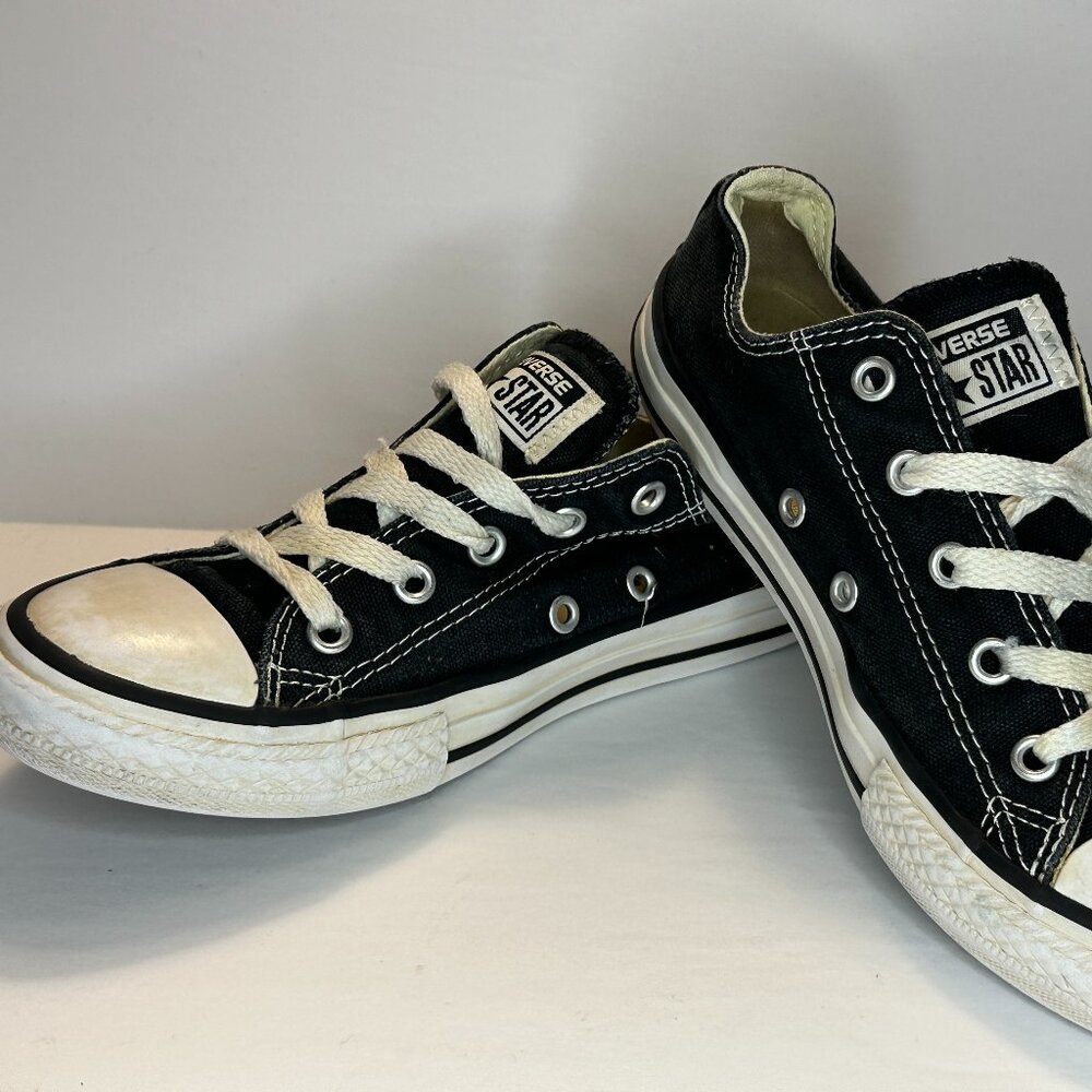 CONVERSE Shoes Youth Size 2 Black All Star Chuck Taylor Low Top 3J235 Canvas
